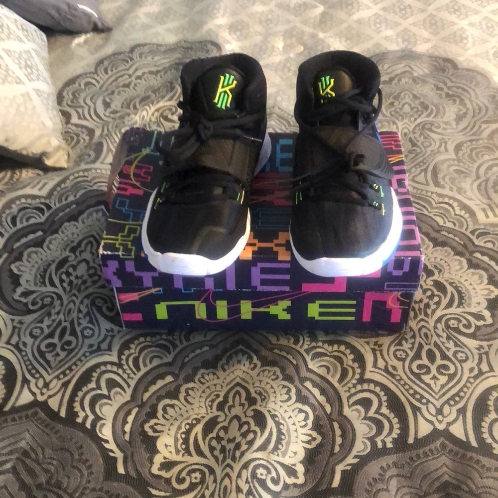 Nike sneakers size 5 color is black with green to yellow accents
